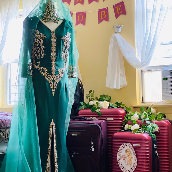 UAE Henna Dress - Picture 5 of 6